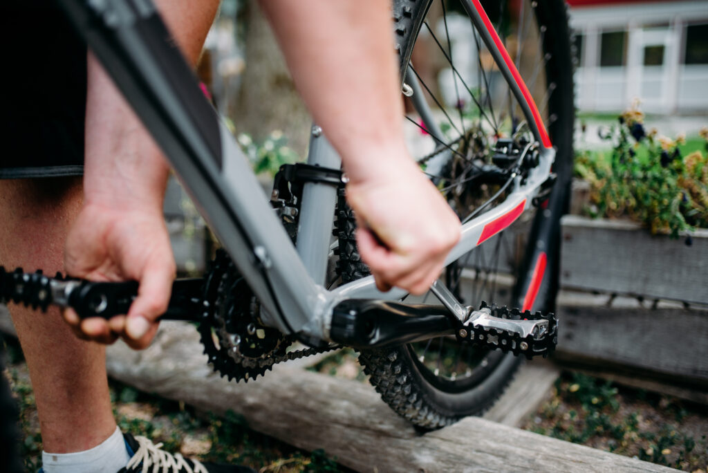 Cómo cambiar los pedales de bicicleta